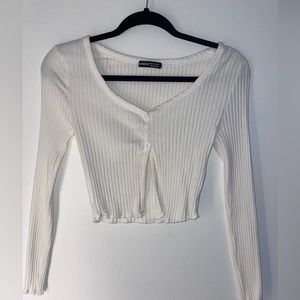 White button-up cropped long sleeve shirt